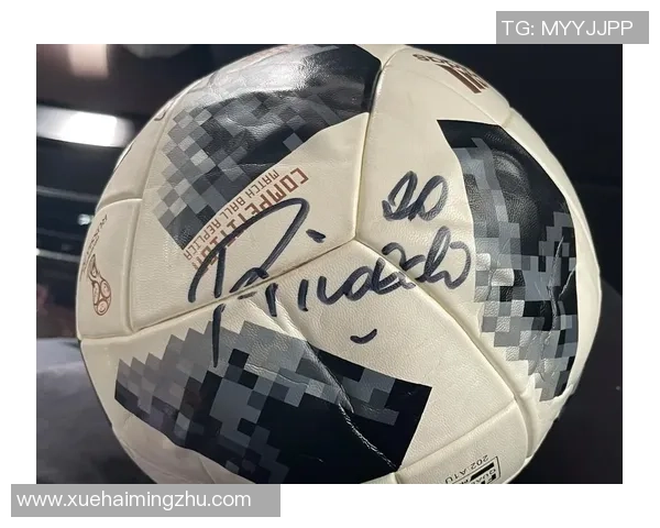 足球明星签名艺术作品集展示各大球星独特风格与个性魅力